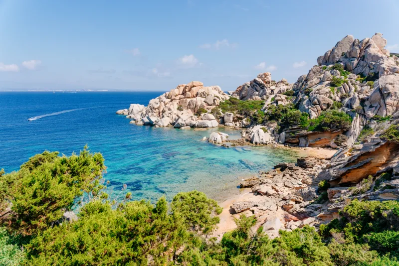 Klippkust vid Alghero på Sardiniens nordvästra kust