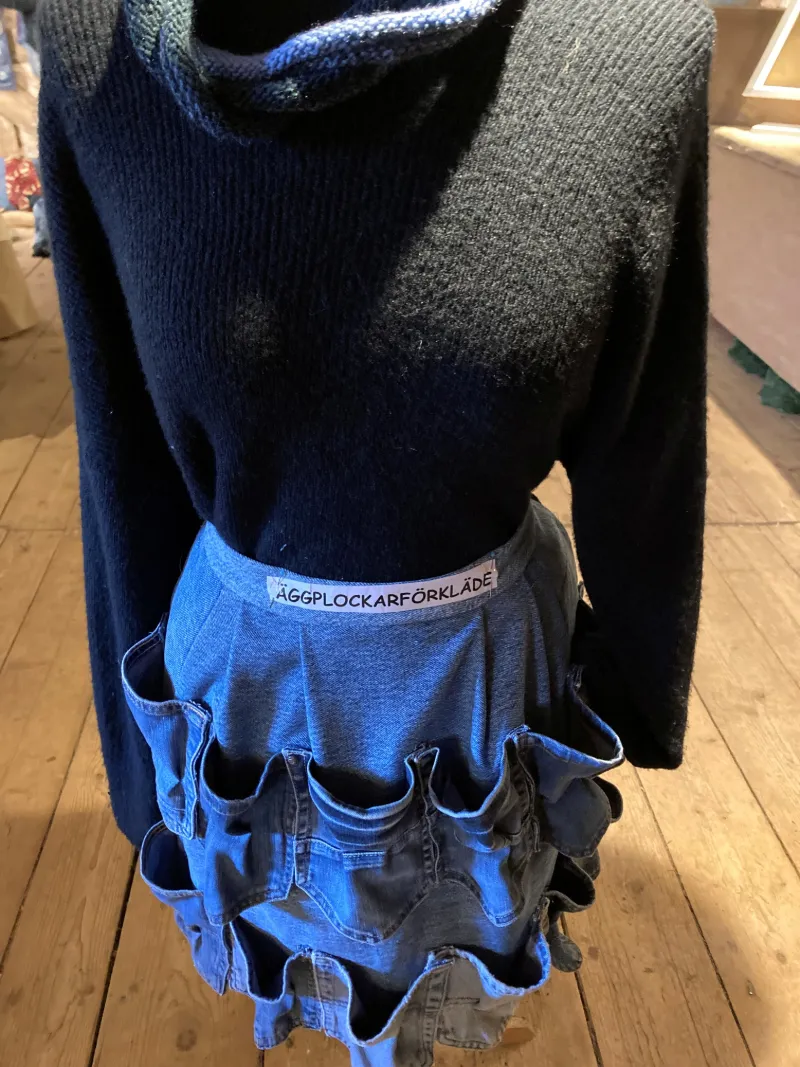 Hantverksförkläde och lokalt textilhantverk på julmarknad
