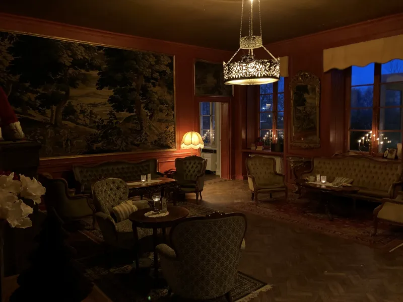 Stämningsfull salong på Wapnö Slott under julbordsmiddag