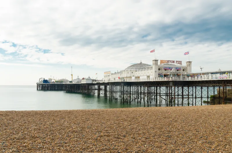 Brighton Pier vid kusten i södra England.
