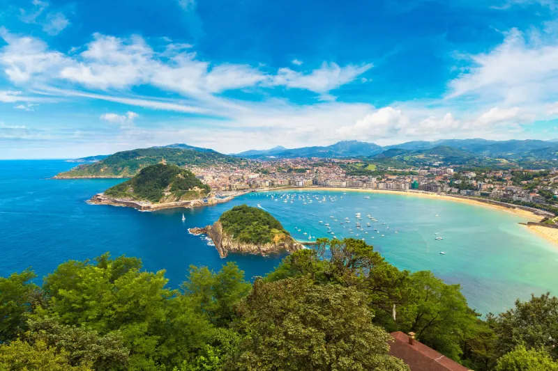 Panoramautsikt över San Sebastián och Baskiens kust