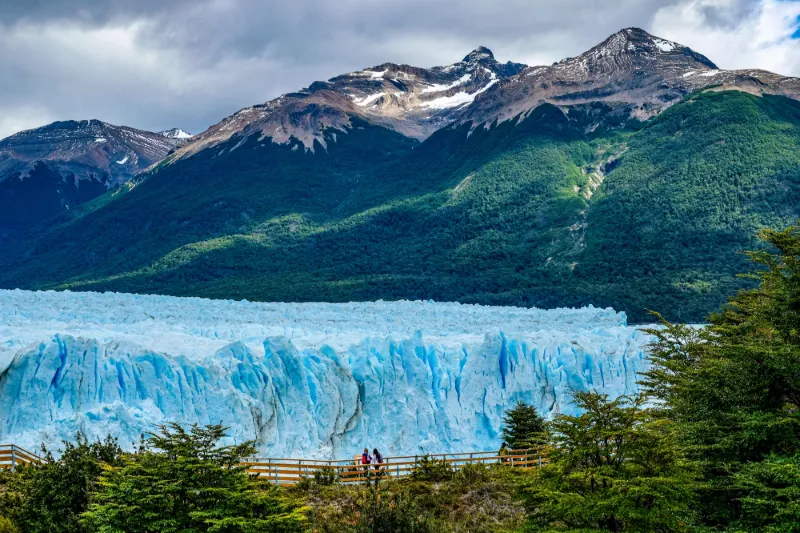 Glaciär och berg i Patagonien, Chile.