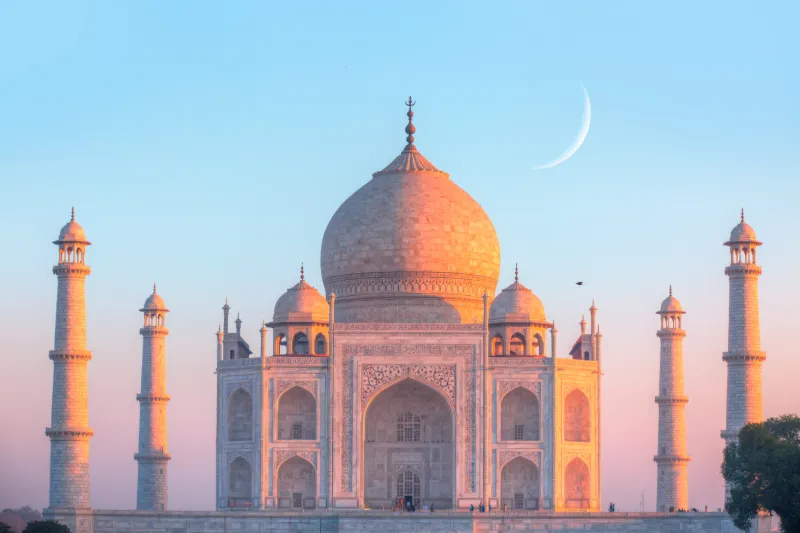 Taj Mahal i Agra vid soluppgång, ett av världens mest berömda världsarv.