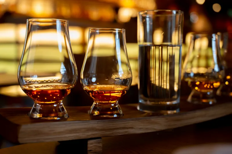 Whiskyprovning med skotsk whisky.