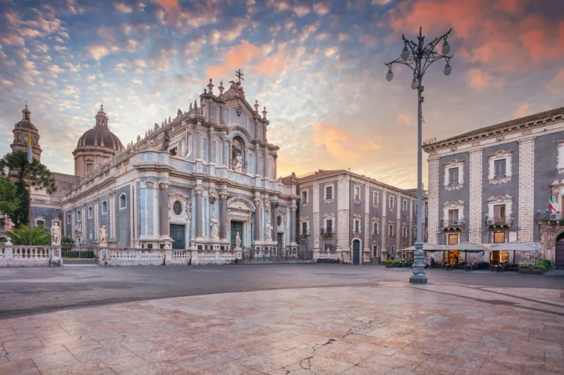 Katedralen i Catania på Sicilien och barockarkitektur i stadskärnan