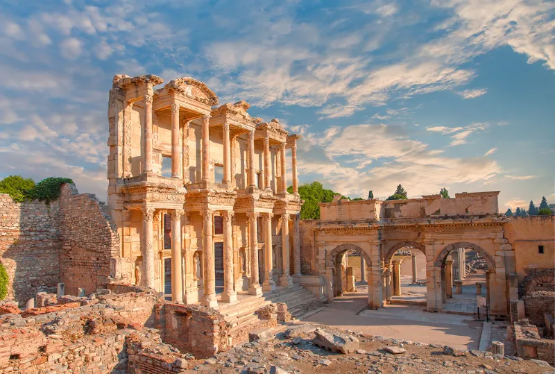 Historiska platser med ruiner i Turkiet