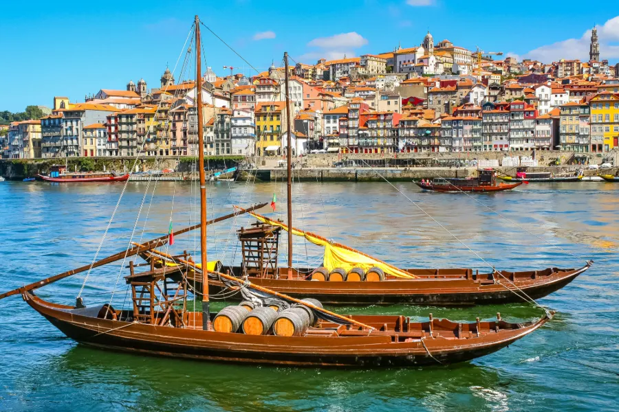 Båt i vattnet vid Porto