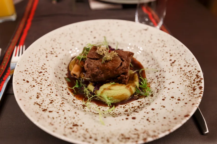 Arktisk husmanskost på Svalbard med lokala råvaror och nordiska smaker