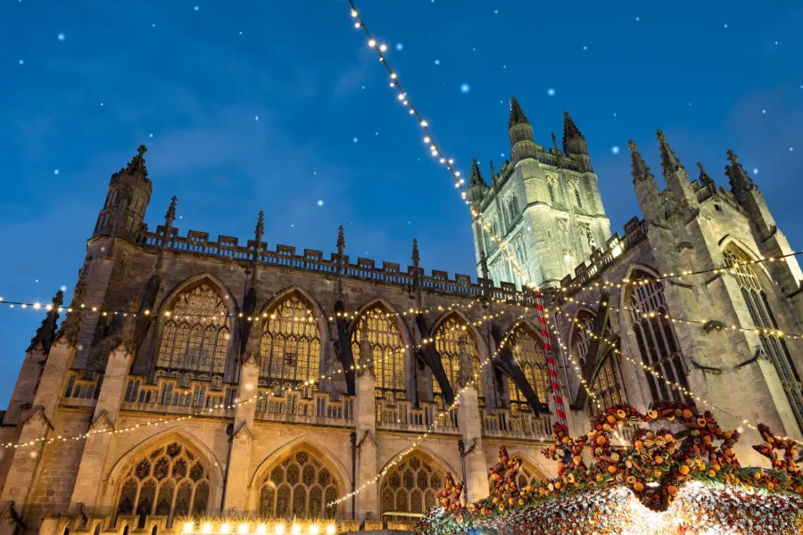 Bath Christmas Market med traditionellt hantverk och vinterstämning i stadskärnan