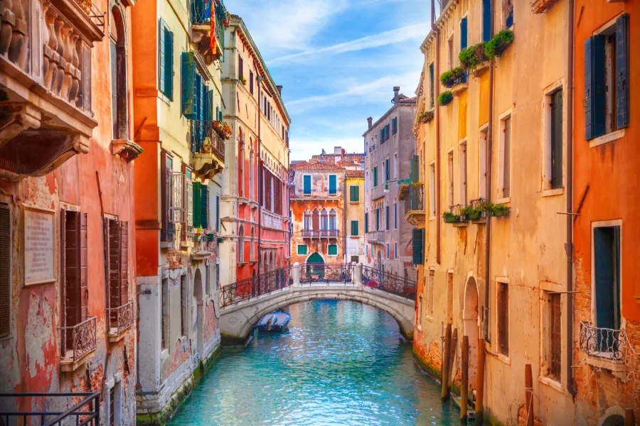 Smal kanal i Italien