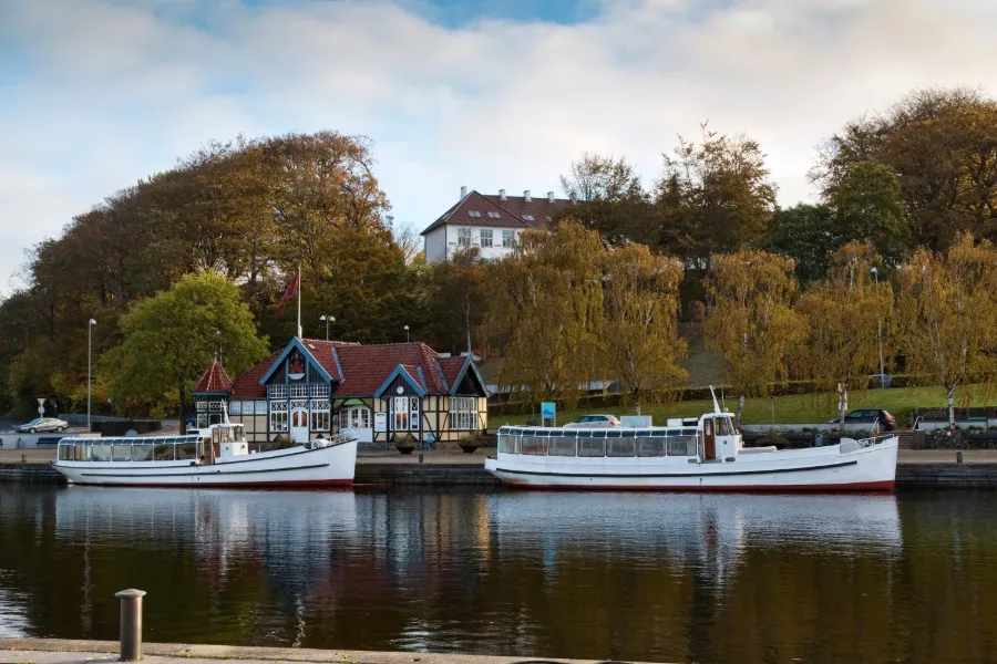 Båtar i en hamn