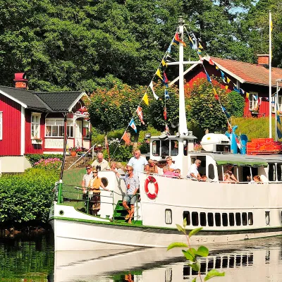 Dalslands kanal med Karin Witte – en heldagsresa fylld av stillhet, slussar & smakupplevelser